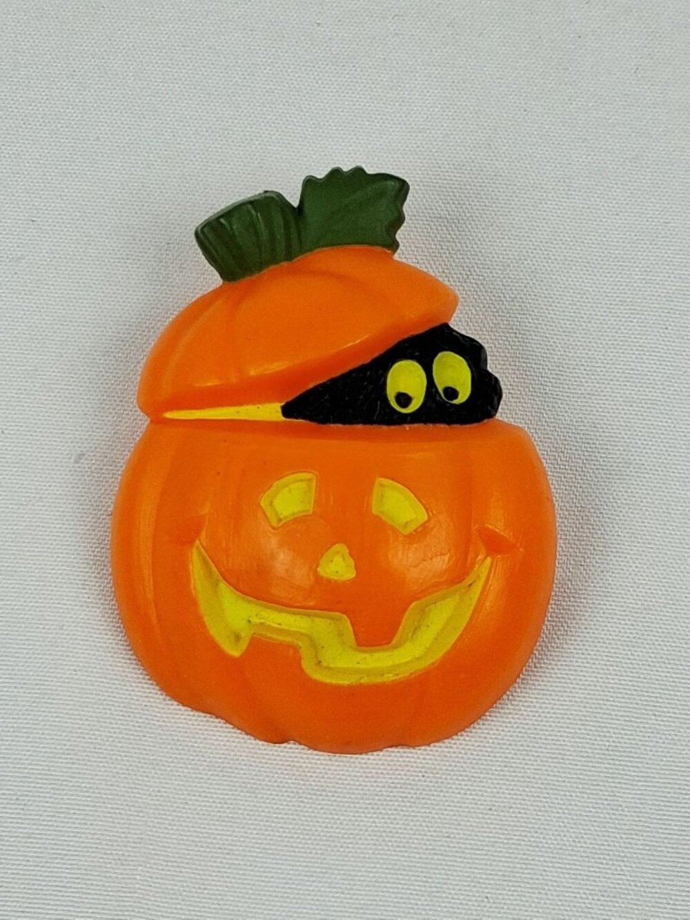 VTG 1982 Hallmark Jack-O-Lantern Lapel Hat Pin Peek-A-Boo Black Cat